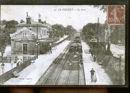 LE VESINET     LA GARE      JLM - Le Vésinet