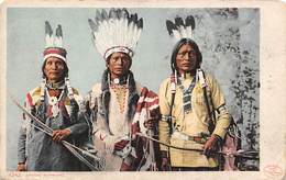 Thème. Indiens .      Groupe D'Apaches    (voir Scan) - América