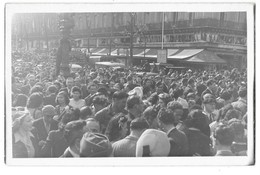 PARIS Photographie Format Carte Photo Boulevard (à Déterminer) Scène De La Libération Guerre 1939-45 - Sonstige & Ohne Zuordnung