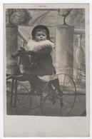 Carte Photo Fillette Sur Un Superbe Cheval De Bois Tricycle Jouet - Abbildungen