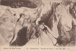 CHAMONIX   74  HAUTE SAVOIE    -   CPA SEPIA   PASSAGE DES SERACS - Chamonix-Mont-Blanc