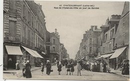 CPA 40 - Rue De L'Hôtel De Ville Jour De Marché CHÂTEAUBRIANT 44 - Châteaubriant