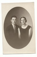 Delcampe - CPA Carte Photo Jeune Couple - Non Daté Non Localisé - Paare
