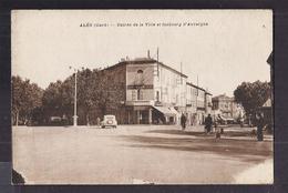Delcampe - CPA 30 - ALES - Entrée De La Ville Et Faubourg D'Auvergne - TB ANIMATION Perspective Vers Centre Automobiles MAGASINS - Alès