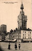 Delcampe - BETHUNE -62- GRAND PLACE LE BEFFROI ET LA TOUR DE L'EGLISE - Bethune