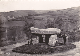 Delcampe - St Nectaire Le Bas - Vue Panoramique Sur L'église Romane Prise Du Dolmen - Saint Nectaire