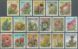 Südafrika: 1977, Definitive Issue ‚flowers‘ (proteus Plants) Complete Set Of 17 In A Lot With 100 Se - Usados