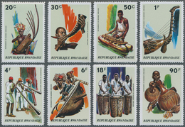 Thematik: Musik-Musikinstrumente / Music Instruments: 1973, RWANDA: African Music Instruments Comple - Música