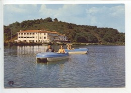 Delcampe - Chantonnay (vendée) Sur Les Bords Du Lac Hotel Restaurant "Moulin Neuf" Barque Pédalo (cp N°35) - Chantonnay