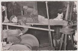 Delcampe - DAV :  Puy De  Dôme :  THIERS : Emouleur  Couché , Coutellerie- Couteau , Chien - Thiers