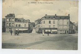 Delcampe - BERNAY - La Place De L'Hôtel De Ville - Bernay