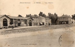 Delcampe - 79. CPA. L ABSIE. Les Halles. Café Des Halles, - L'Absie