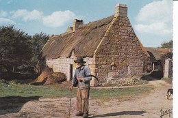 Vieux Paysan Devant Sa Chaumière - People