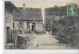 58 BAZOCHES-DU-MORVAN . Vieux Puits Et Restes De Château Bien Animés , édit : Mme Conus , écrite En 1910 , état Extra - Bazoches