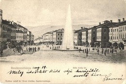 T2/T3 1903 Besztercebánya, Banská Bystrica; Béla Király Tér, Kohn Ignác, Holesch üzlete, Szökőkút. Kiadja Walther Adolf  - Zonder Classificatie