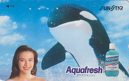 Télécarte Japon / 110-011 - ANIMAL - BALEINE ORQUE & Femme - ORCA WHALE & Girl Japan Phonecard - 314 - Dolfijnen