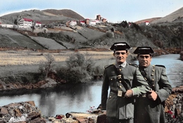 Biriatou - Carabiniers Espagnols En Faction Sur La Bidassoa - Au Fond Le Village - Biriatou