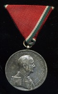 HORTHY Nagyezüst Vitézségi Érem Pótolt Szalagon (aranyozott Bronz)  /  HORTHY Silver Medal Substitute Ribbon (gold Plate - Militair & Leger