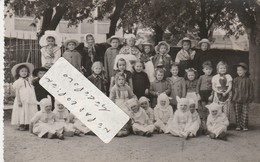 CHATELLERAULT - Enfants Déguisés Posant  En Avril 1949 ( Photo Format Cpa 9 Cm X 14 Cm ) - Chatellerault