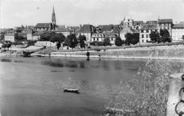 Bergerac        24             Vue De La Ville Depuis Le Pont  Années   50   (voir Scan) - Bergerac