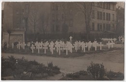 Carte Photo Militaria Cimetière  Noms Lisibles Tombes 1918 Lieu à Identifier - Cimiteri Militari