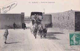 DJELFA         PORTE DE LAGHOUAT.      DILIGENCE EN GROS PLAN - Djelfa