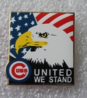 Pin's Baseball Cubs De Chicago United We Stand . Aigle . 27X29 Mm . Superbe Egf . émail Grand Feu - Honkbal