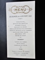 MENU Cartonné De 1932 Gauffré Avec Lettrage Et Decor Doré - Menus