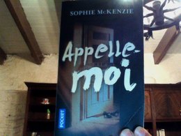 Appelle Moi Sophie Mc Kenzie Pocket - Schwarzer Roman