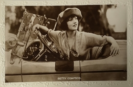 Betty Compson In Automobile 19?? - Attori