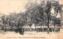 Périgueux         24        Place Francheville. Marché Aux Boeufs      (voir Scan) - Périgueux