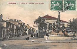 Périgueux         24        Fontaine De La Liberté Et Rue De Metz             (voir Scan) - Périgueux