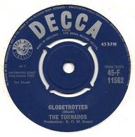 SP 45 RPM (7")   The Tornados  "  Globetrotter  "  Angleterre - Instrumental