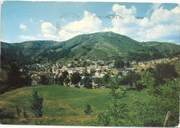 CPM . LE PONT DE MONTVERT . VUE GENERALE . TIMBRE DECOLLE CARTE INTACTE . 2 SCANES - Le Pont De Montvert