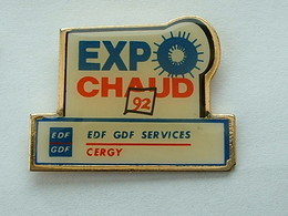 Pin's EDF GDF SERVICES CERGY - EXPO CHAUD 92 - EDF GDF