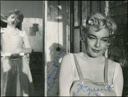 LETTRES SANS TIMBRE ET DOCUMENTS DIVERS - Photographie Grand Format Dédicacée Et Signée De Simone Signoret (1921-1985), - Autres & Non Classés