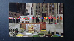 USA - New York City - Prometheus Statue And Foundation In Rockefeller Plaza - Um 1960 - Look Scans - Plaatsen & Squares