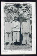 OCEANIE - ILES SALOMON - Le Doyen Des Missionnaires Avec Ses Premiers Chrétiens - Islas Salomon