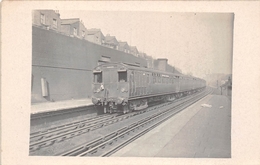 ¤¤ -  ANGLETERRE   -  Carte-Photo D'un Dépot De Train  -  Gare  - Chemin De Fer - - Estaciones Con Trenes