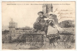 22 - Mr Et Mme Botrel Au Pied Du Calvaire De Port-Blanc - EH 210 - 1902 - Penvénan