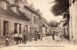 Vailly-sur-Aisne  02   La Rue De L'Hotel Dieu -et Le Bureau De Poste Tres Tres Animée - Otros Municipios