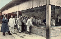 Cpa Les Plaisirs De La Caserne, Le Lavoir - Kazerne