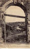 80 - COMBLES - La Grande Rue, Vue Prise Du Portail De L'Eglise  - - Combles