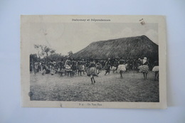 CPA AFRIQUE DAHOMEY. Un Tam Tam. - Dahomey