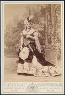 Cca 1880 Gazdagon Díszített Dáma (színésznő?) Fotója. 11x17 Cm - Autres & Non Classés