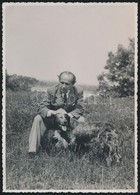 Cca 1940 Németh Antal (1903-1968) Rendező, Színháztörténeti író, A Nemzeti Színház Igazgatója Kutyájával, 17x12 Cm - Other & Unclassified