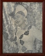 Cca 1960 Azonosítatlan Színésznő Portréja, Nagyméretű Fotó, üvegezett Fa Keretben, 28,5×21,5 Cm - Altri & Non Classificati