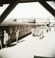 Thöresz Dezső (1902-1963) Békéscsabai Gyógyszerész és Fotóművész Szolgálatot Teljesített Egy Sebesültszállító Vonaton Bp - Other & Unclassified