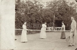 T2 1907 Jászárokszállás, Teniszező Társaság / Ladies And Gentleman Playing Tennis. Photo - Zonder Classificatie