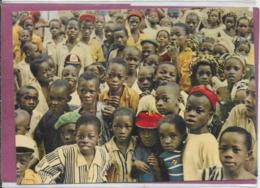 A GUECHEDON Enfants Devant Leur  Ecole - Guinea